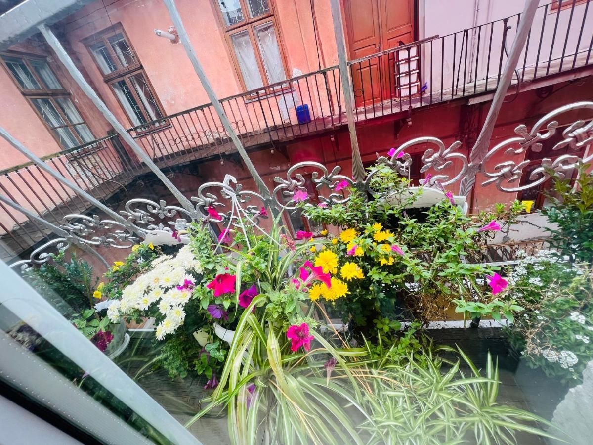 Apartment In The City Center Mini Ivano-Frankivsk Exterior photo